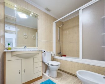 1049243lg