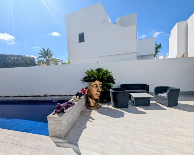 Image No.15-3 Bed Villa for sale