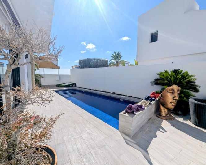 Image No.16-3 Bed Villa for sale