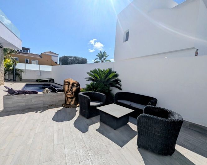 Image No.2-3 Bed Villa for sale