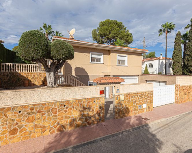 Image No.1-Villa de 4 chambres à vendre à Villamartin
