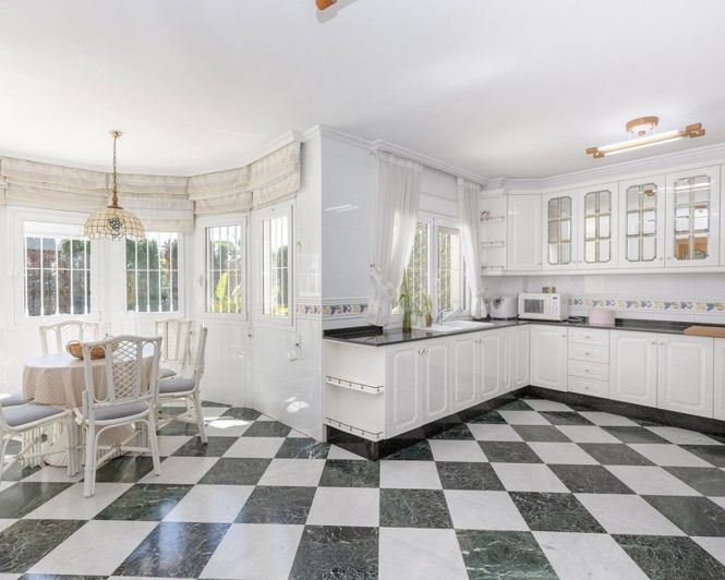 Image No.11-5 Bed Villa for sale