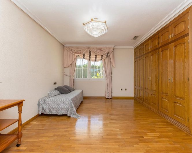 Image No.21-5 Bed Villa for sale