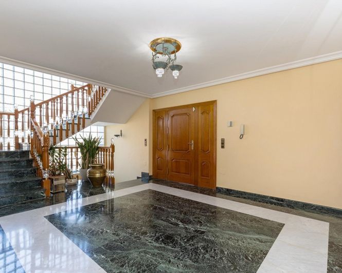 Image No.6-5 Bed Villa for sale