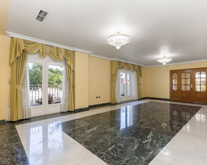 Image No.8-5 Bed Villa for sale