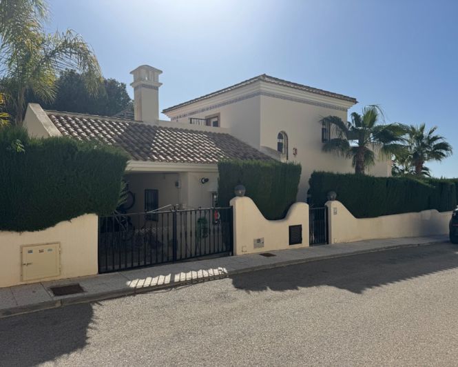 Image No.1-5 Bed Villa for sale