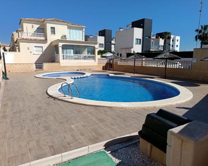 Image No.1-4 Bed Villa for sale