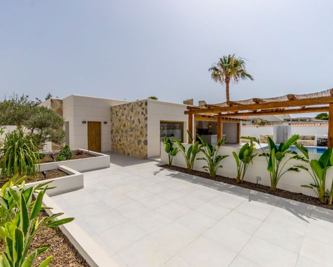 Image No.1-Villa de 4 chambres à vendre à Torrevieja