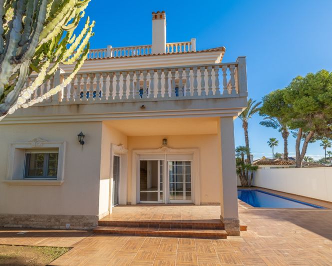 Image No.1-Villa de 4 chambres à vendre à Cabo Roig