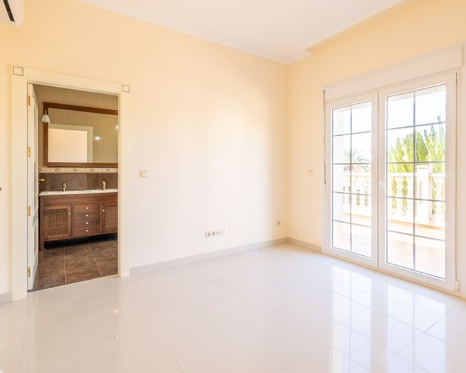 Image No.26-4 Bed Villa for sale