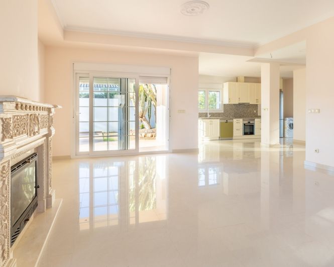 Image No.6-4 Bed Villa for sale