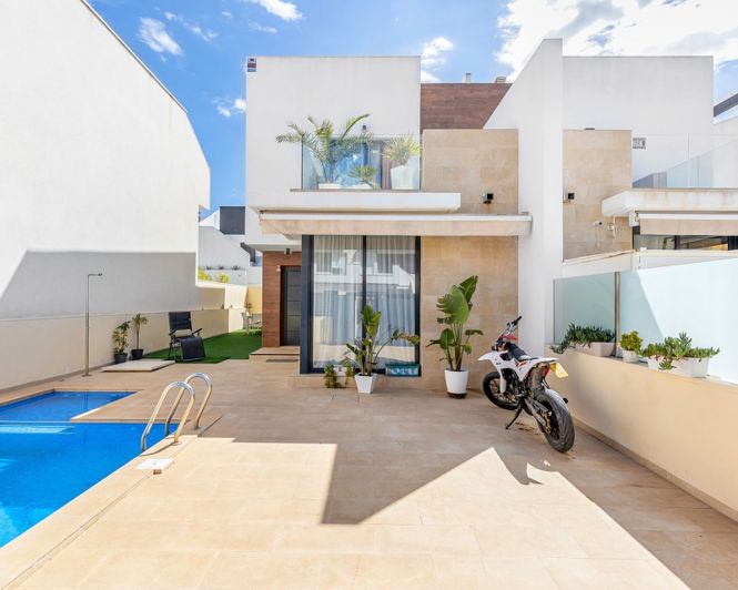 Image No.1-3 Bed Townhouse for sale