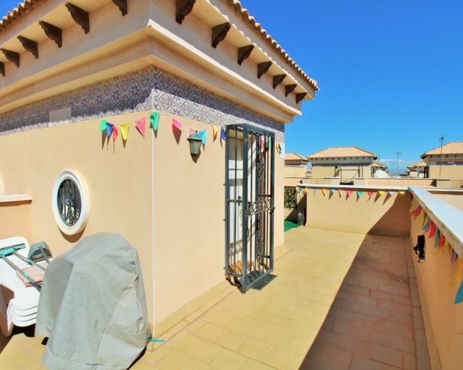 Image No.25-3 Bed Townhouse for sale