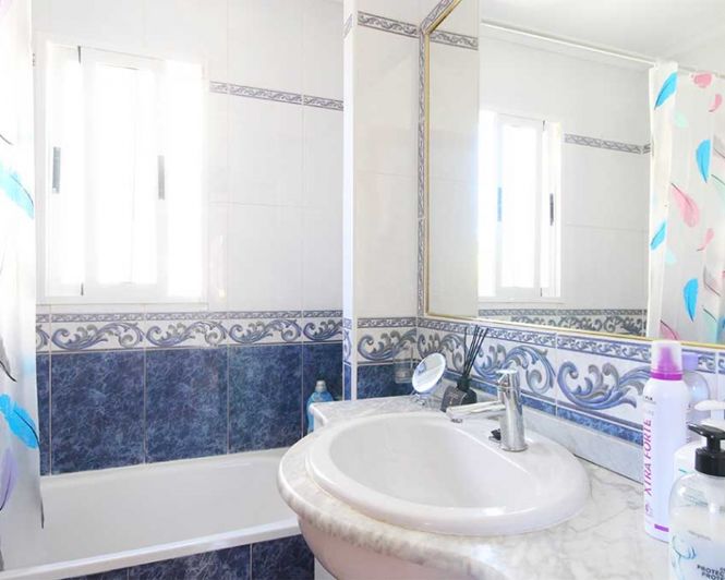 Image No.9-2 Bed Townhouse for sale