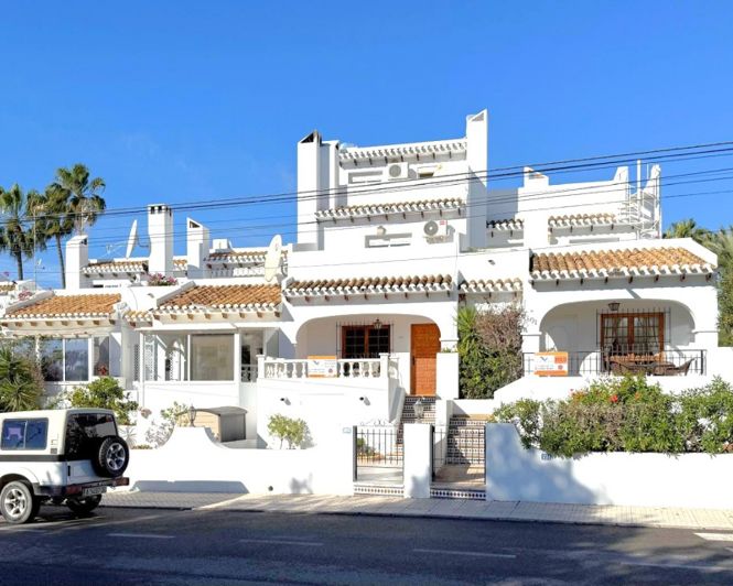 Image No.1-3 Bed Townhouse for sale