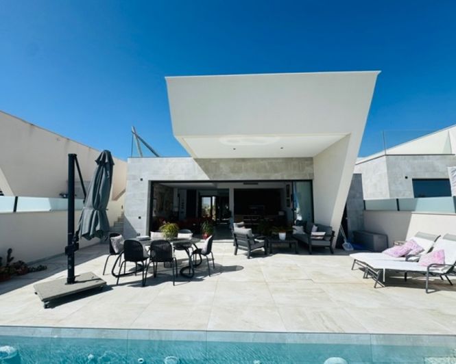 Image No.1-3 Bed Villa for sale