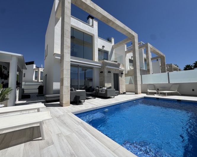 Image No.1-4 Bed Villa for sale