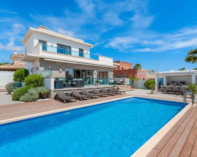 Image No.1-4 Bed Villa for sale