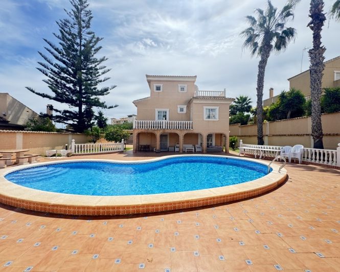 Image No.1-5 Bed Villa for sale