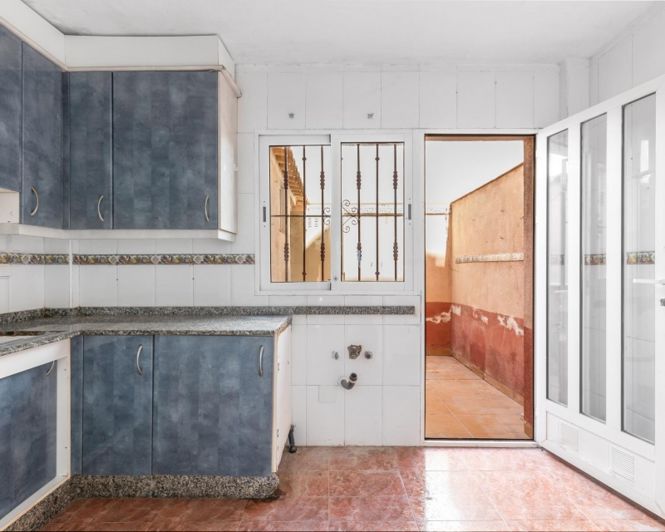 Image No.11-3 Bed Townhouse for sale