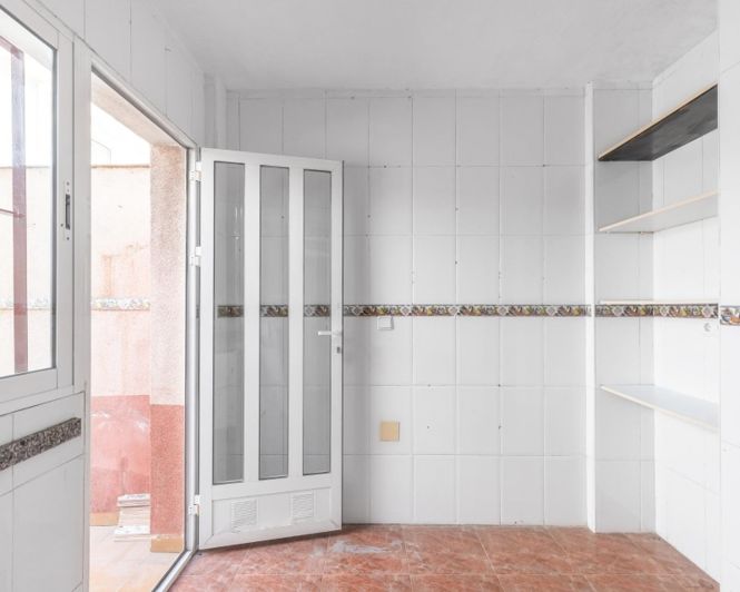 Image No.13-3 Bed Townhouse for sale