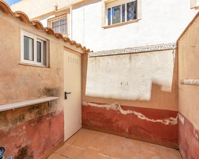 Image No.14-3 Bed Townhouse for sale