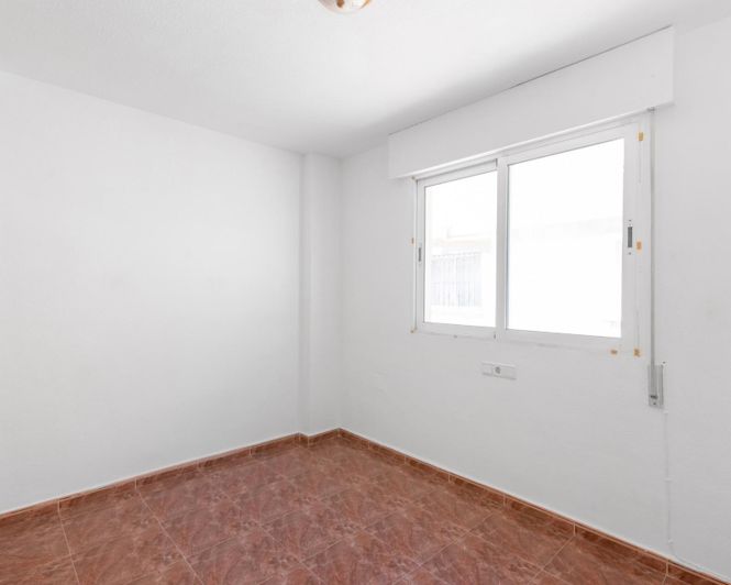 Image No.18-3 Bed Townhouse for sale