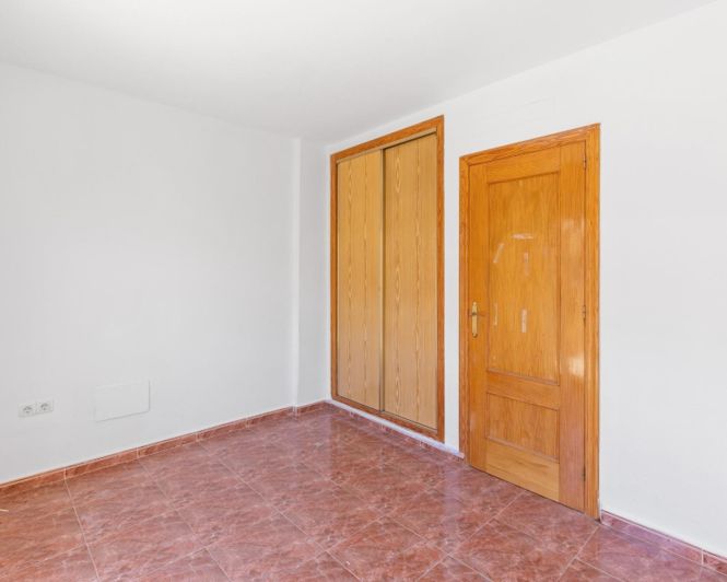 Image No.20-3 Bed Townhouse for sale