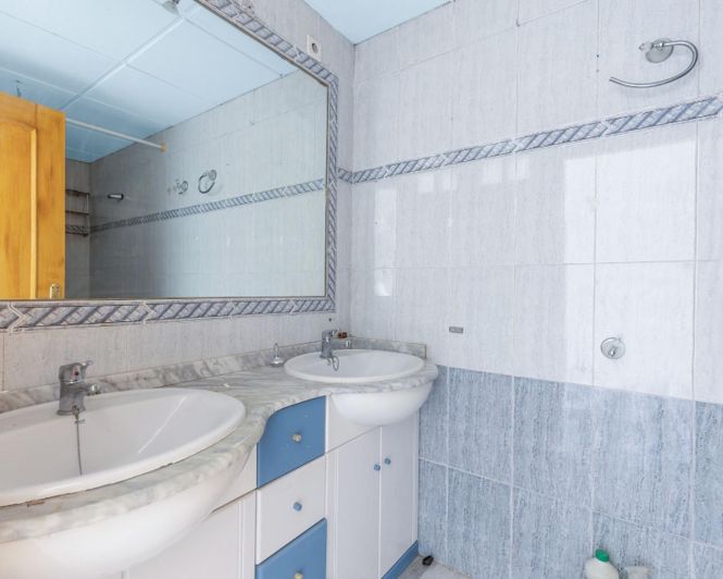 Image No.24-3 Bed Townhouse for sale