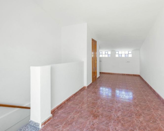 Image No.26-3 Bed Townhouse for sale