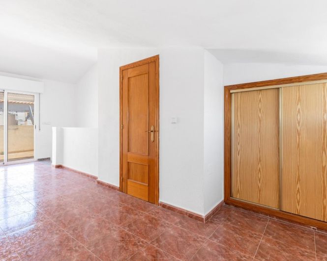 Image No.27-3 Bed Townhouse for sale