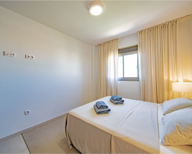 Image No.24-3 Bed Apartment for sale