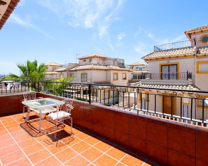 Image No.1-Villa de 2 chambres à vendre à Punta Prima