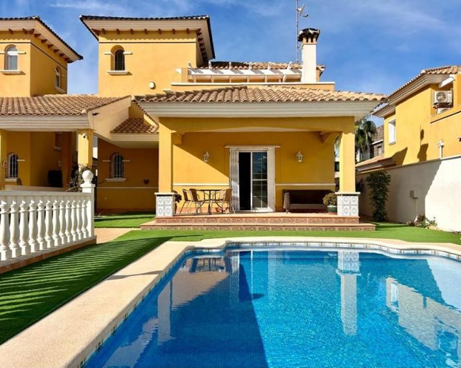 Image No.1-4 Bed Villa for sale
