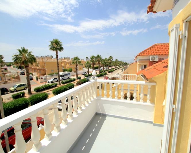 Image No.30-3 Bed Townhouse for sale