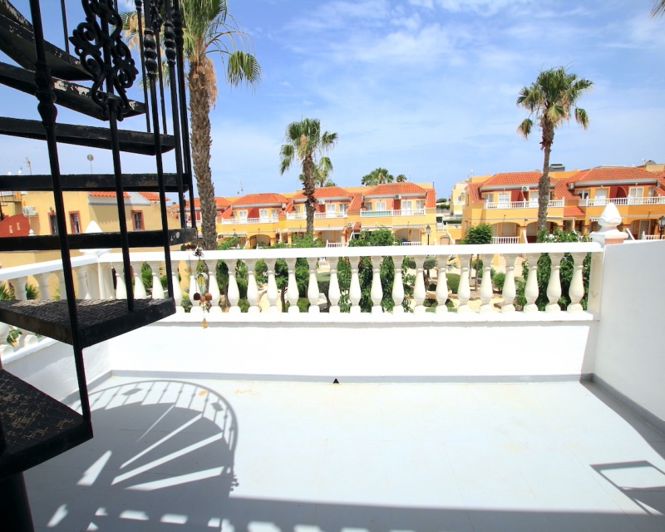 Image No.31-3 Bed Townhouse for sale