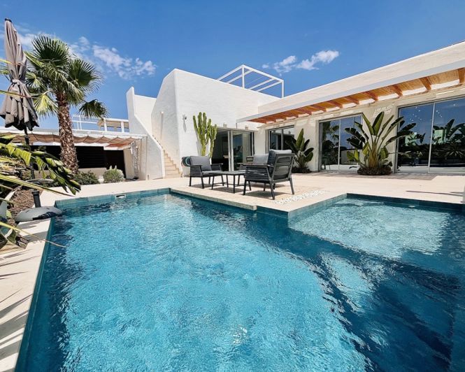 Image No.1-3 Bed Villa for sale