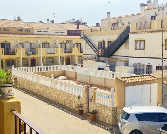 Image No.17-3 Bed Townhouse for sale