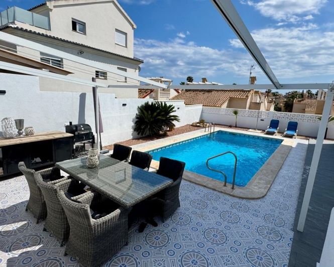 Image No.1-4 Bed Villa for sale