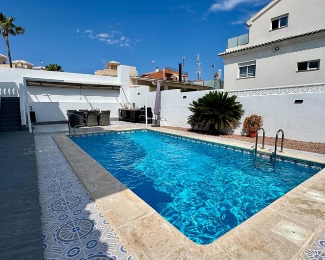 Image No.1-Villa de 4 chambres à vendre à Los Altos