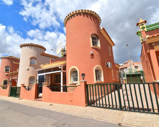 Image No.1-Villa de 2 chambres à vendre à Playa Flamenca