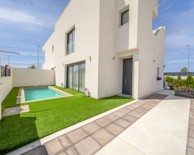 Image No.1-2 Bed Villa for sale