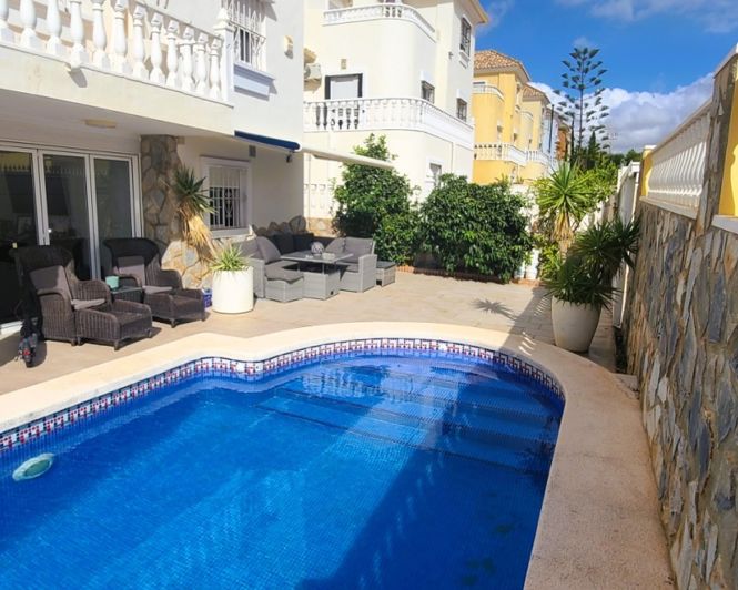 Image No.1-4 Bed Villa for sale