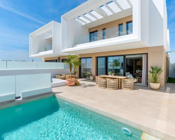 Image No.17-3 Bed Townhouse for sale