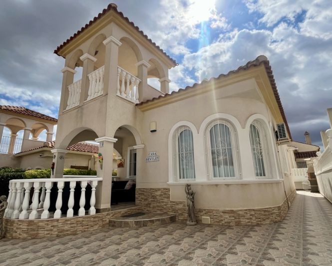 Image No.2-3 Bed Villa for sale
