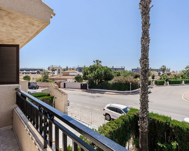 Image No.14-2 Bed Townhouse for sale