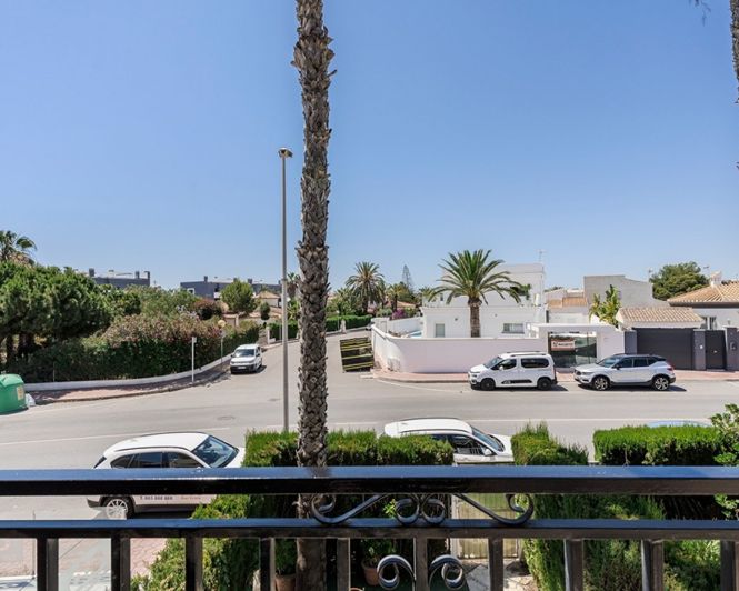 Image No.15-2 Bed Townhouse for sale