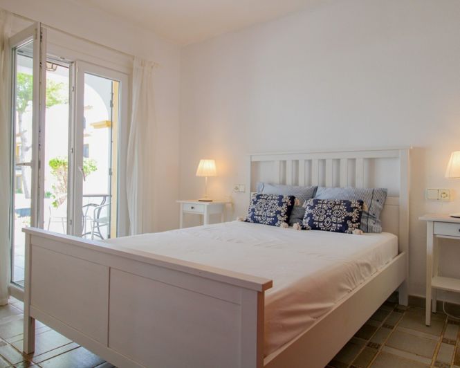 Image No.15-3 Bed Townhouse for sale