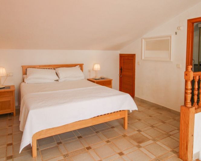 Image No.20-3 Bed Townhouse for sale