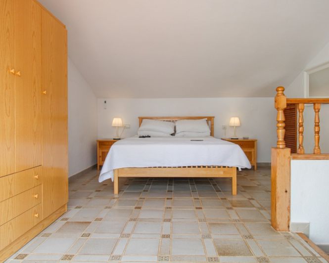 Image No.22-3 Bed Townhouse for sale